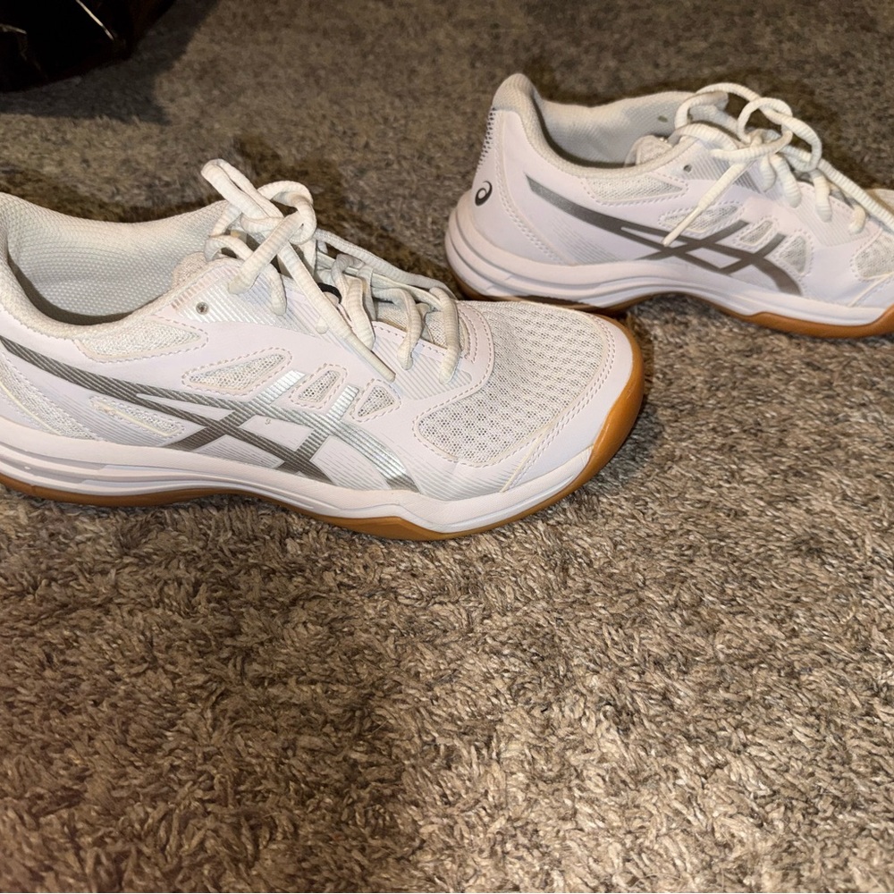 Under Armour White and Gray Athletic Shoes
